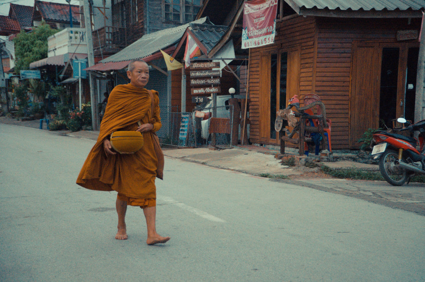 Monks in Thailand_GirlGoneTravel