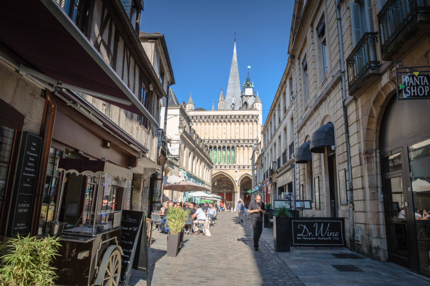 Rue Musette, aka Wine Way, for wine shops and tastings